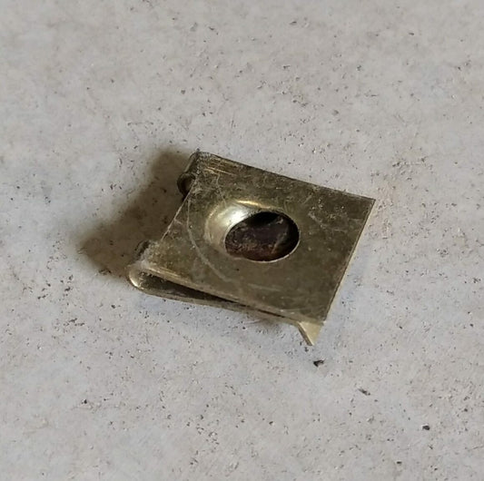 Agrafe acastillage portière et tableau de bord