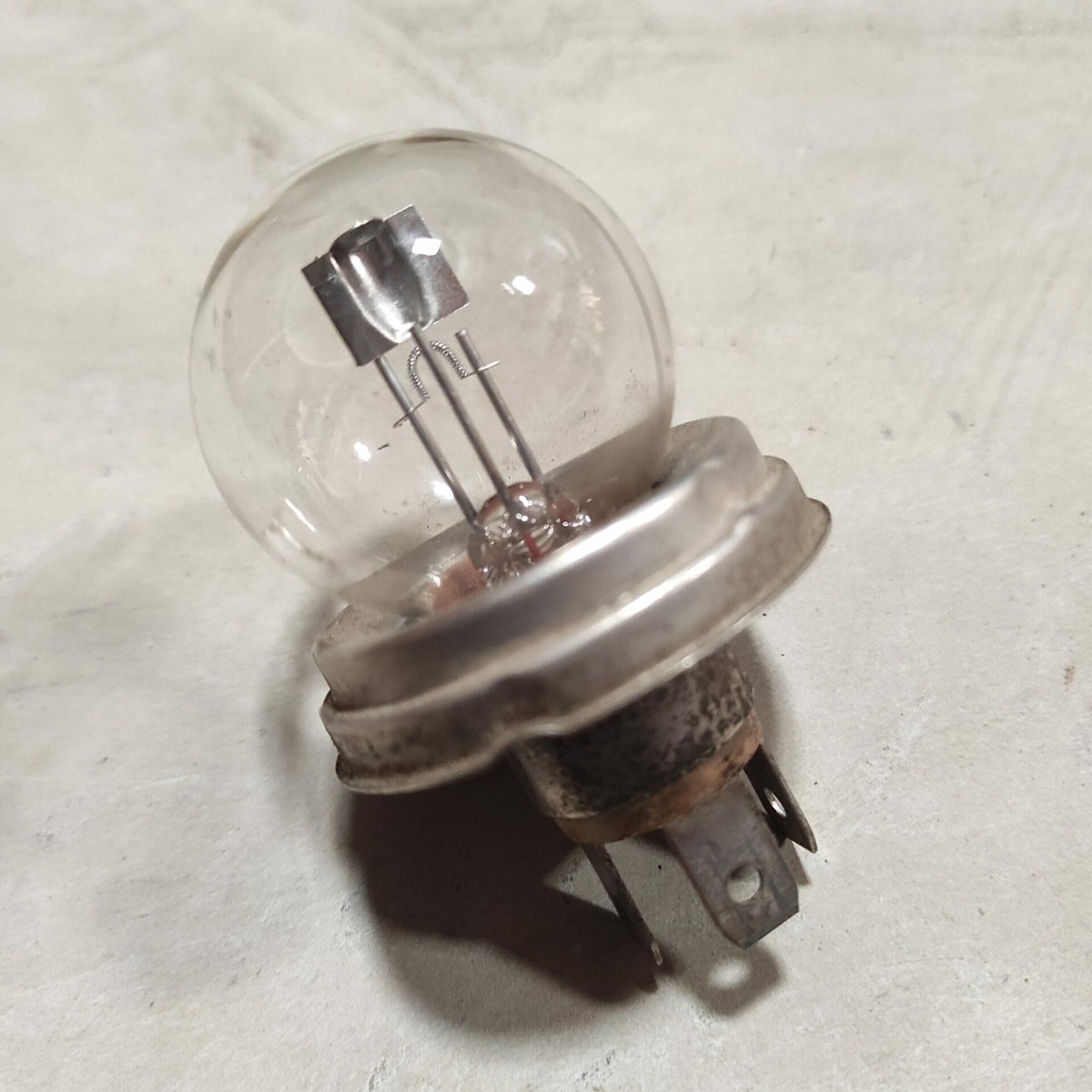 Ampoule blanche 12V code phare 40W