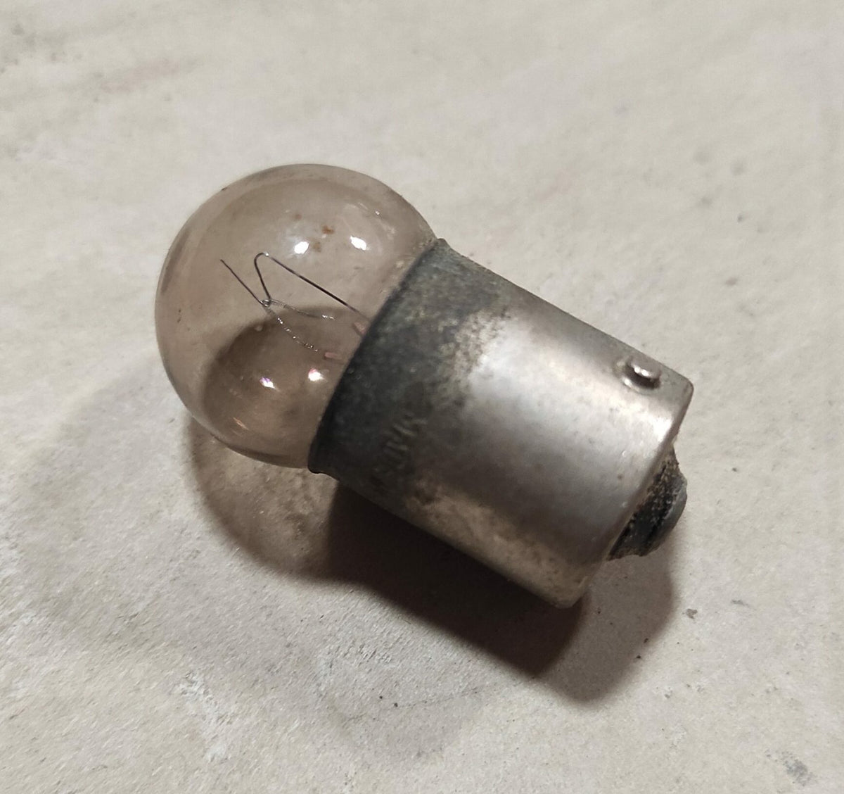 Ampoule blanche 12V culot 2 ergots 5W testé