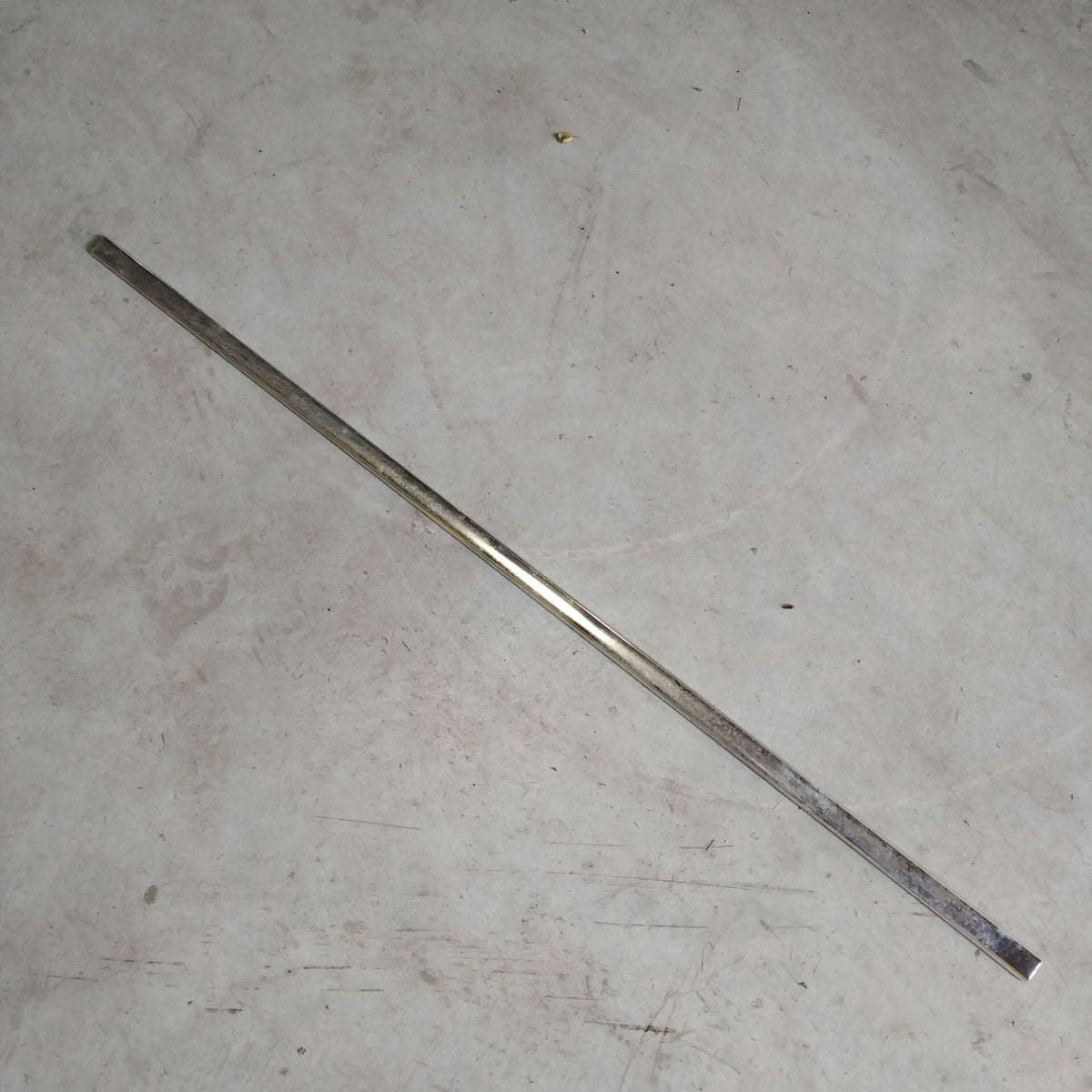 Baguette chromée charnière coffre capote