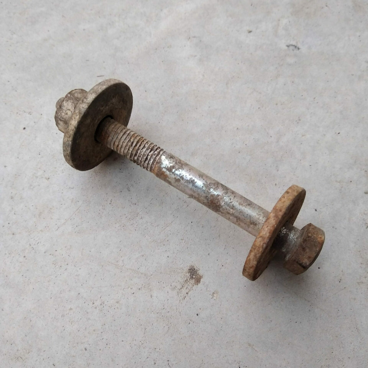 Boulon long de fixation barre de phare