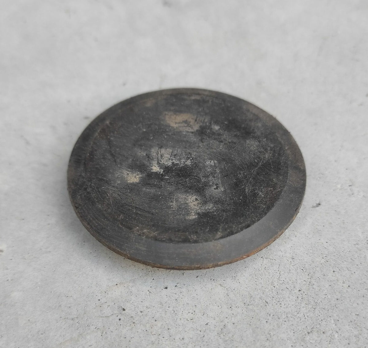 Cache plancher
