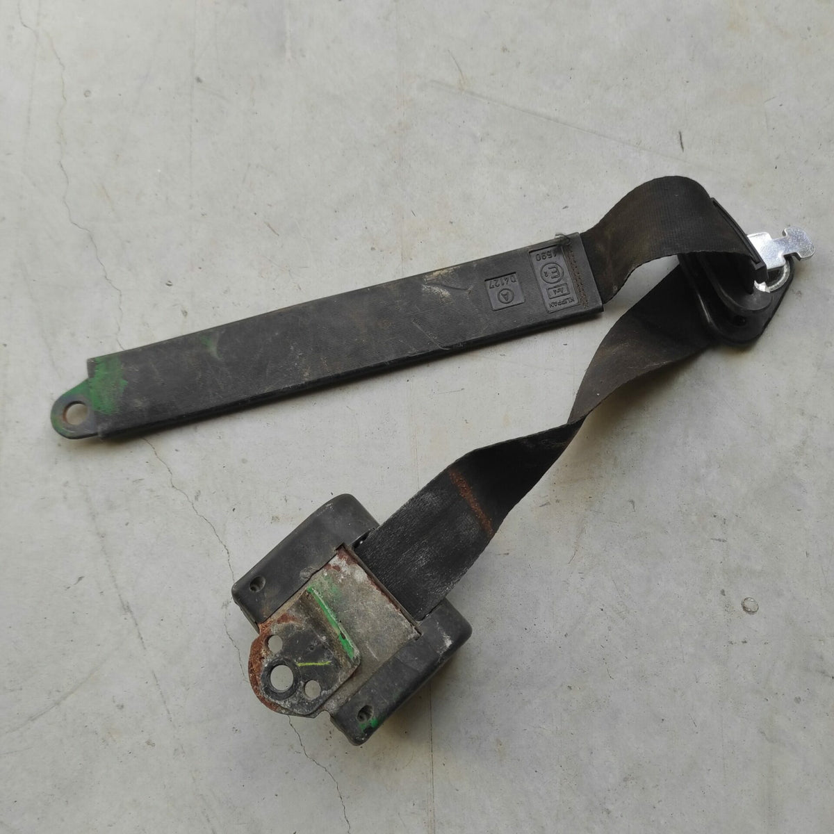 Ceinture avant enrouleur 3 points demi lune gauche