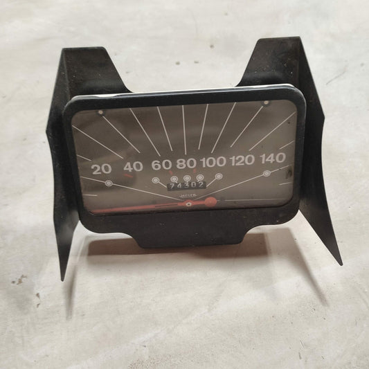 Compteur kilométrique fond marron