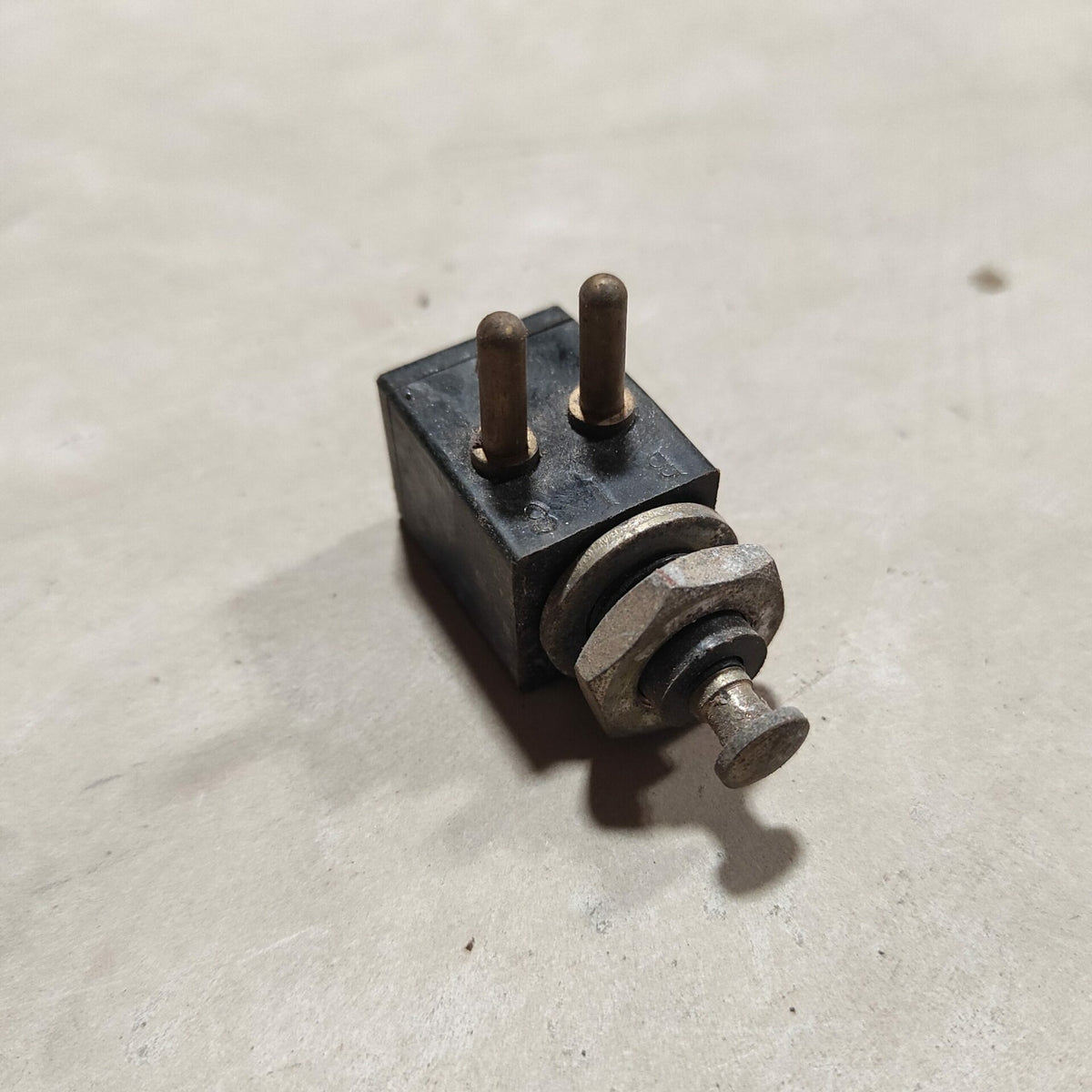Contacteur de feu stop 12V cosses rondes