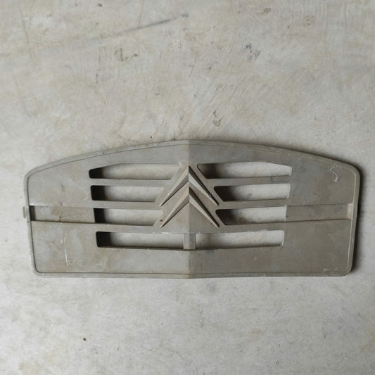 Couvre calandre plastique nouveau modèle
