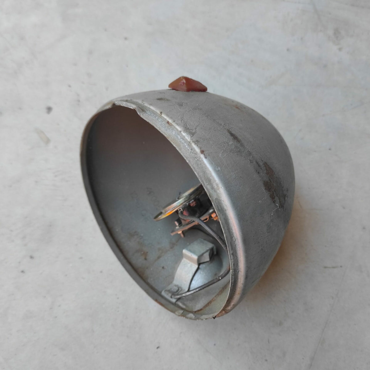 Cuvelage de phare rond métallique ancien modèle