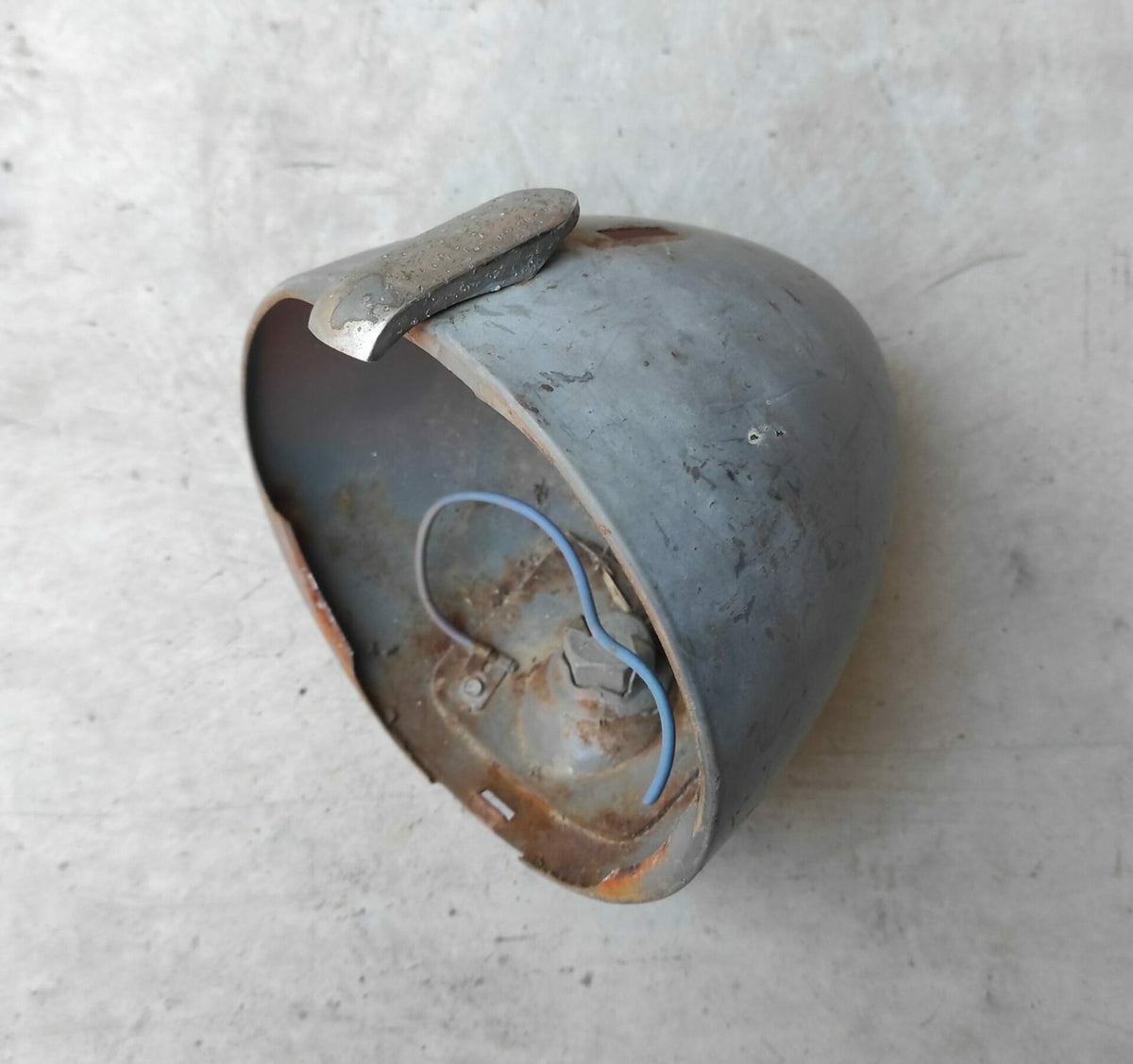 Cuvelage de phare rond métallique avec veilleuse