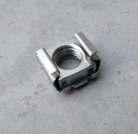 Ecrou cage fixation enjoliveur chromé sur roue neuf