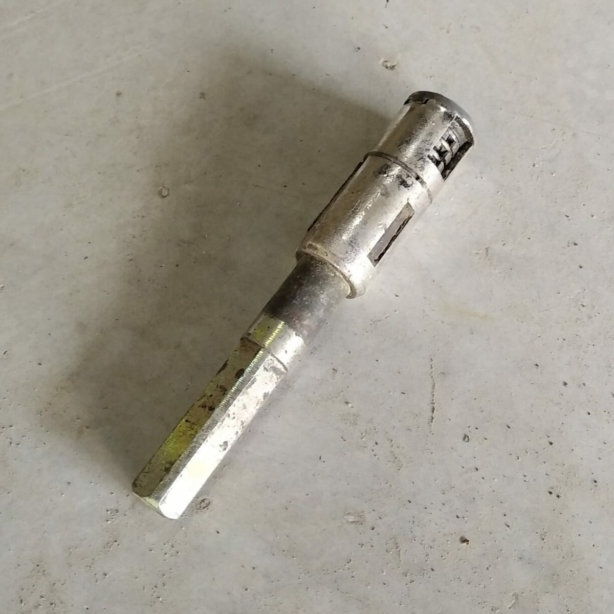 Embout de barillet de serrure avant et coffre