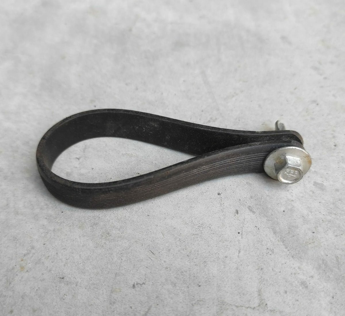 Lanière retenue ceinture avant