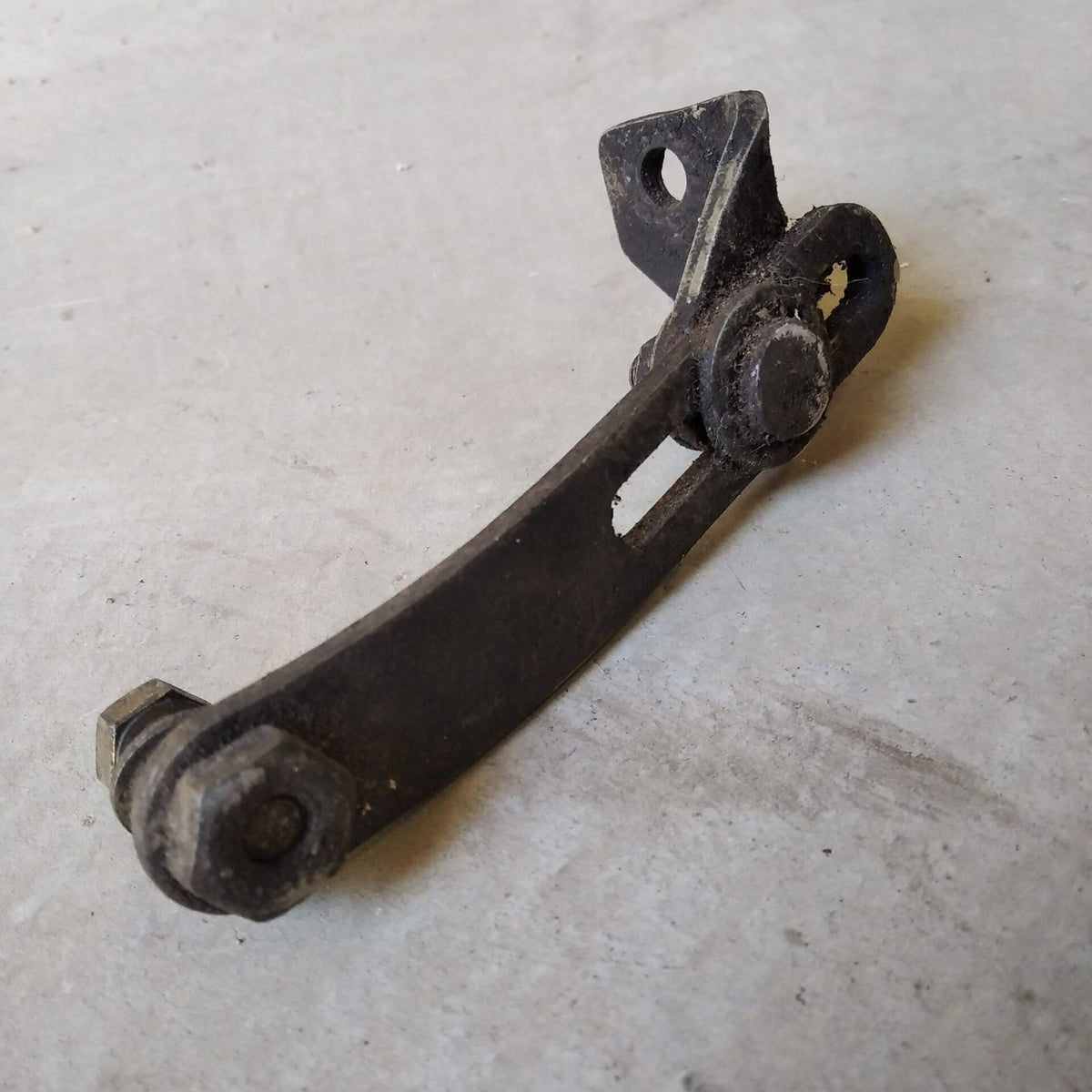 Patte fixation réglage alternateur courte moteur 435cc