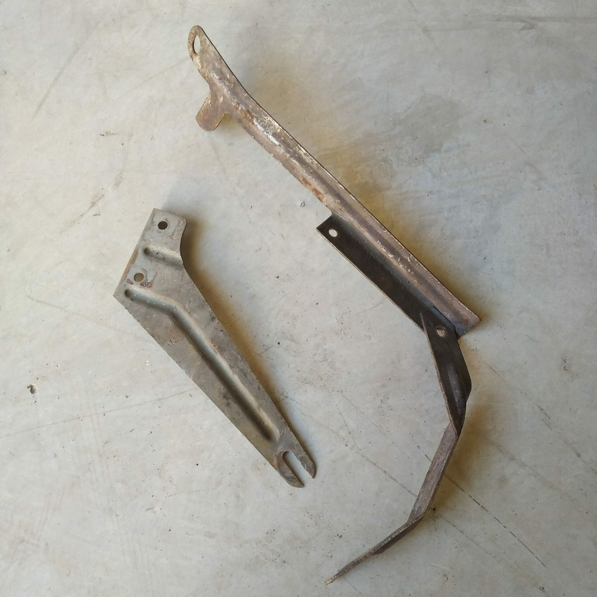 Pattes de fixation boîte à air plastique