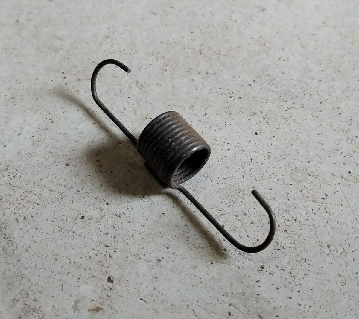 Ressort de tringle d'ouverture de porte avant