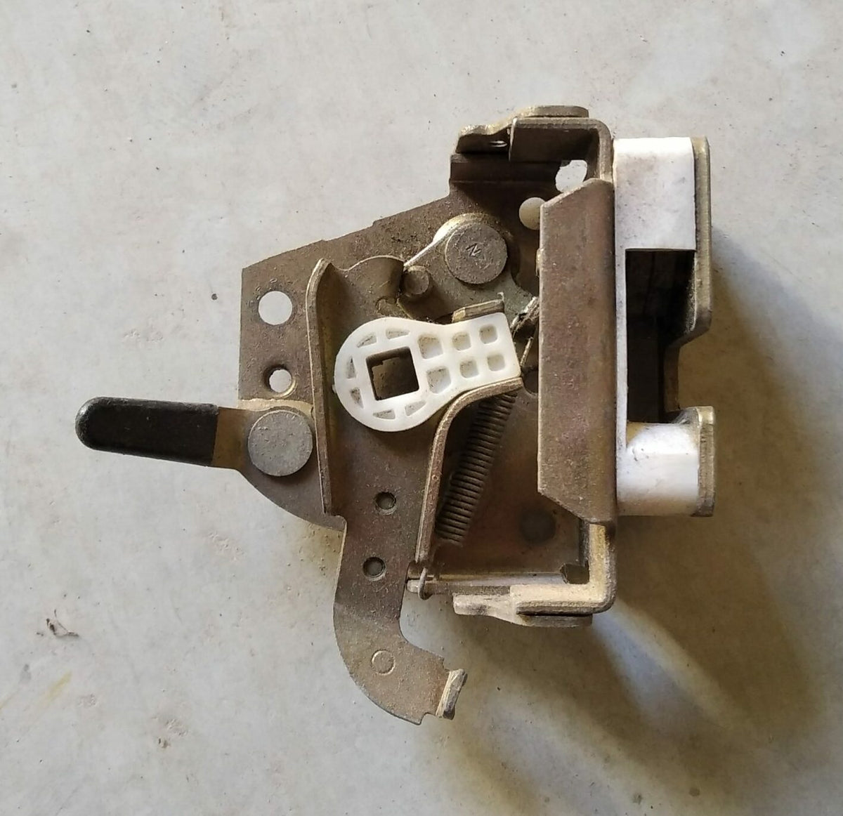 Serrure arrière droite nouveau modèle