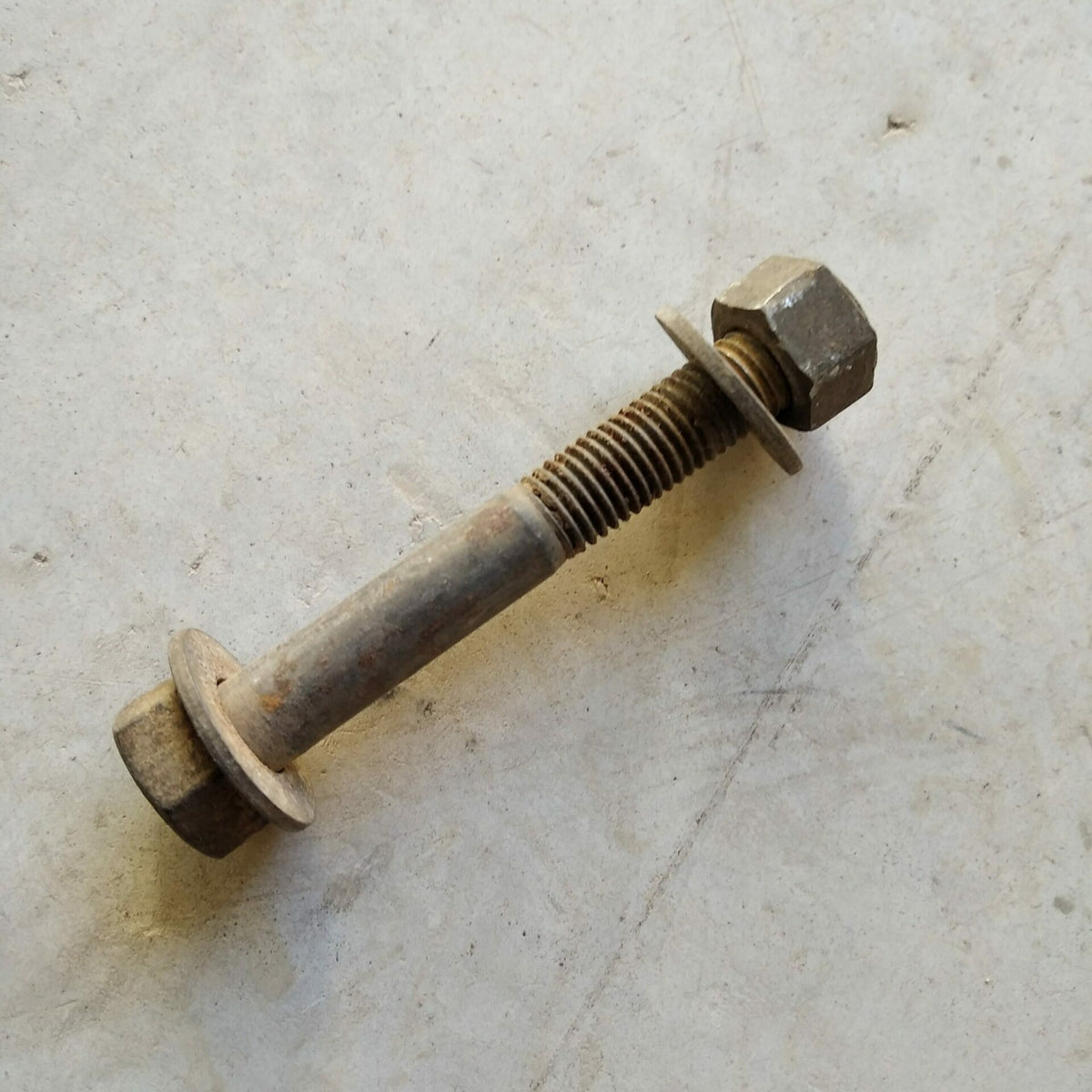 Vis et boulon fixation maître cylindre avant