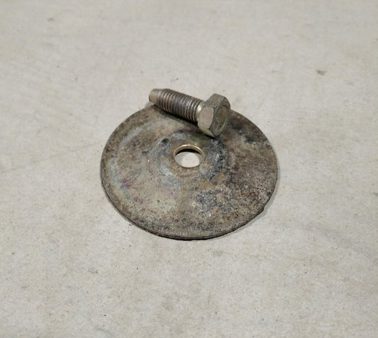 Vis sur caisse support de ceinture arrière