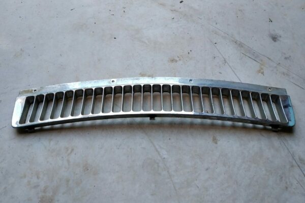 Grille de ventilation extérieure sur capot Ami8