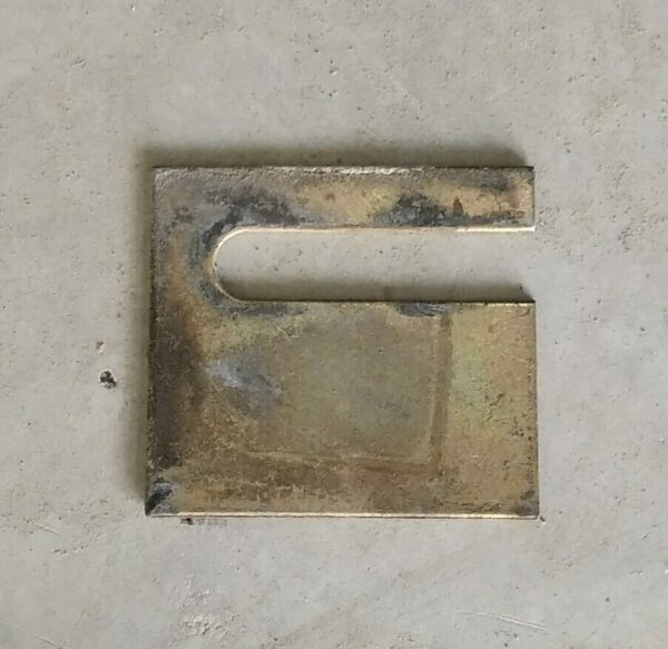 Entretoise plate serrure côté caisse