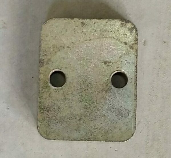 Platine de fixation gâche de serrure côté caisse