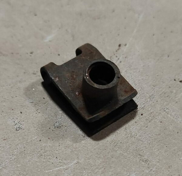 Agrafe filetée sur châssis diamètre M7