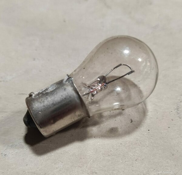 Ampoule blanche 12V culot 2 ergots 21W testée