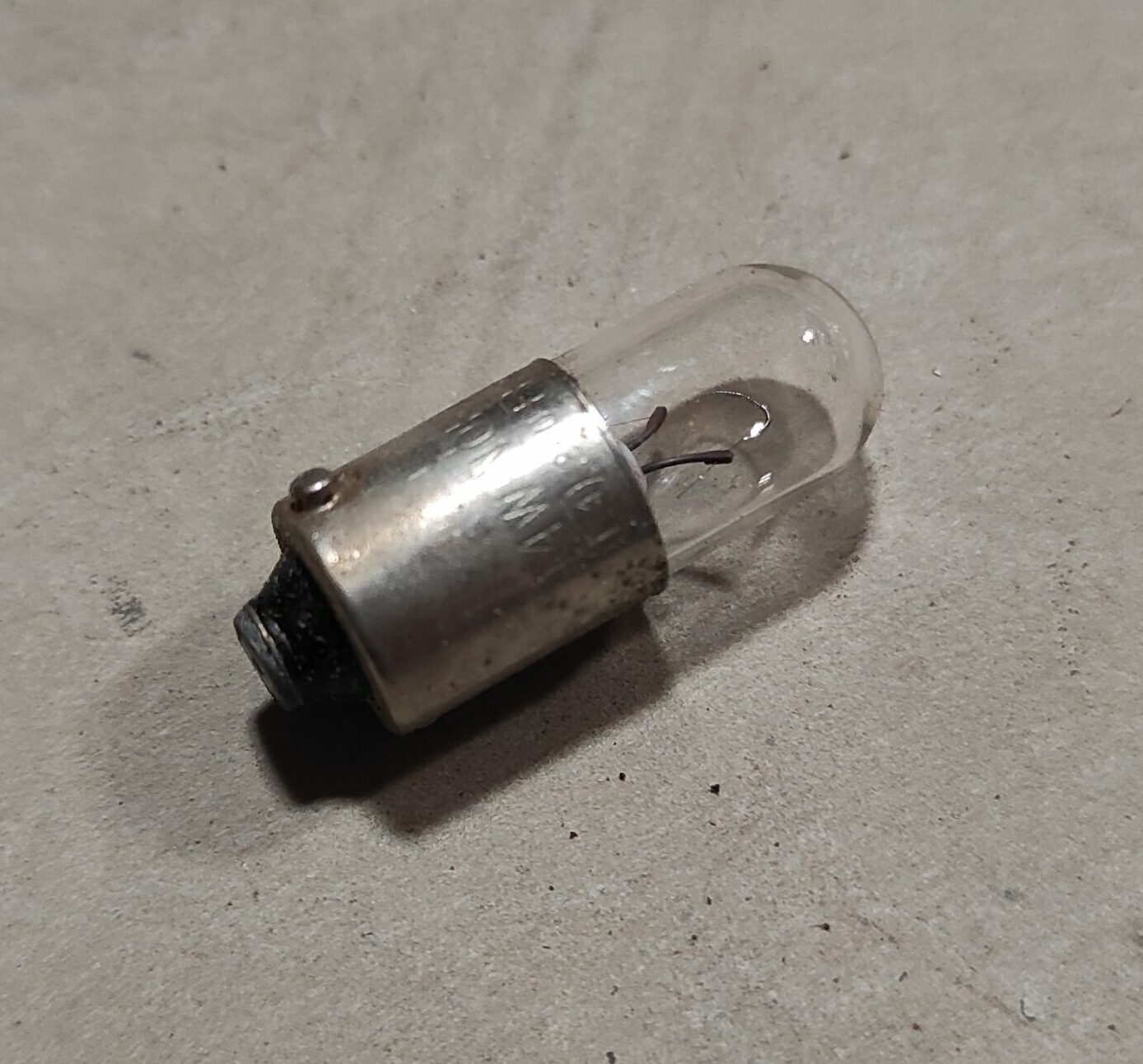 Ampoule blanche 12V de veilleuse 4W testée - Jabla 2CV