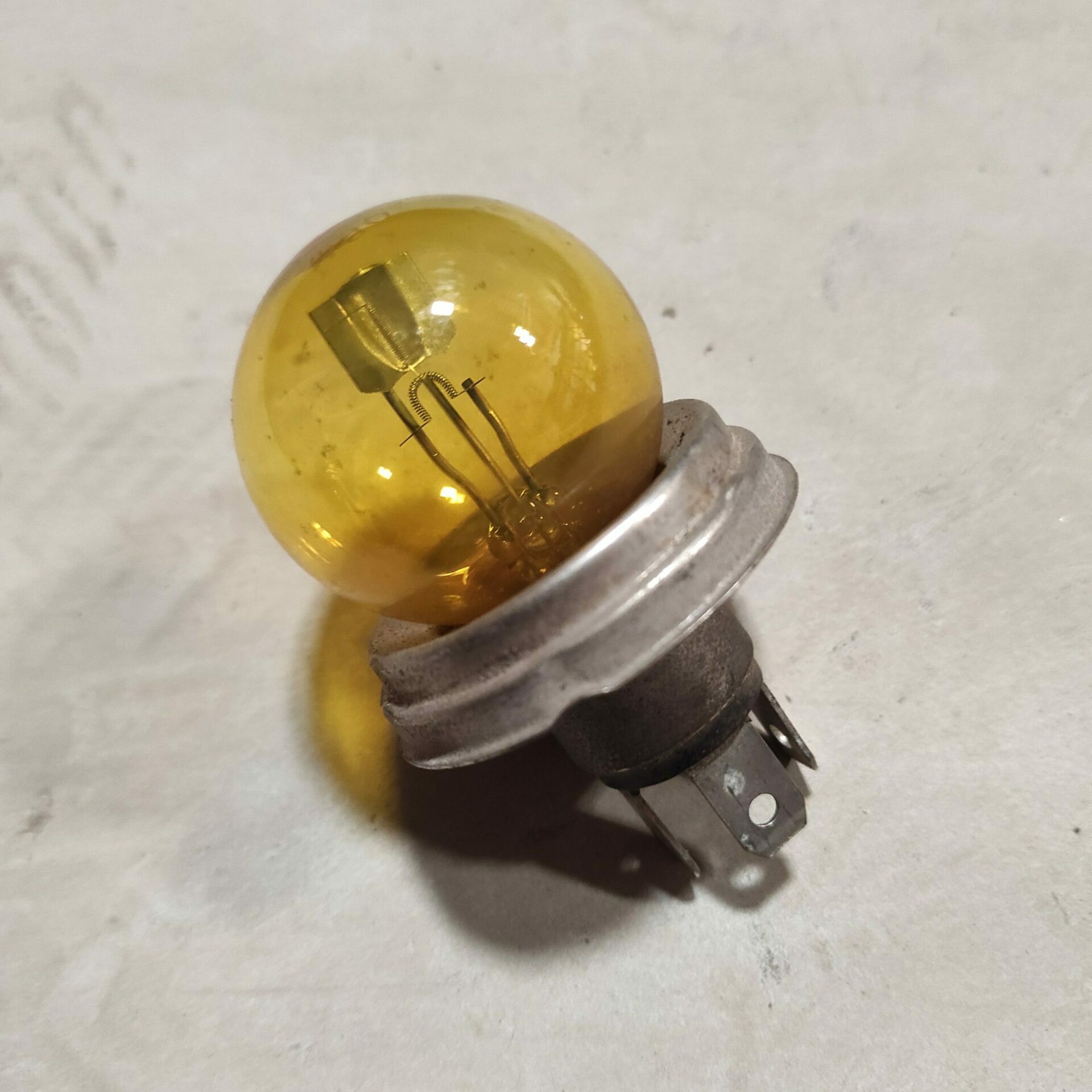 Ampoule jaune 12V code phare 40W testée - Jabla 2CV