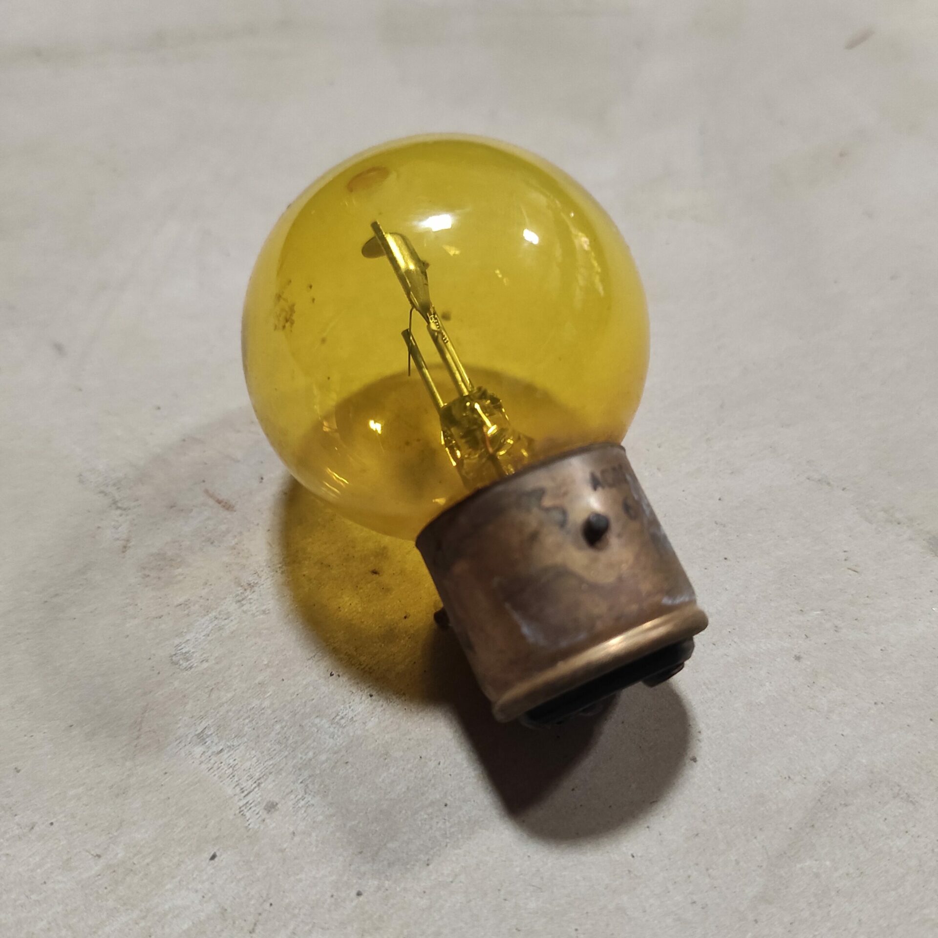 Ampoule jaune 6V code phare 36W testée - Jabla 2CV
